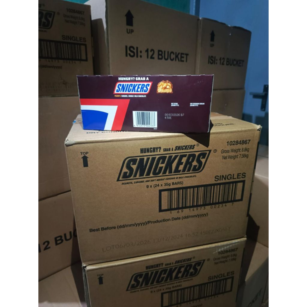 

SNICKERS UK 35GR ( 1 BOX ISI 24pcs )