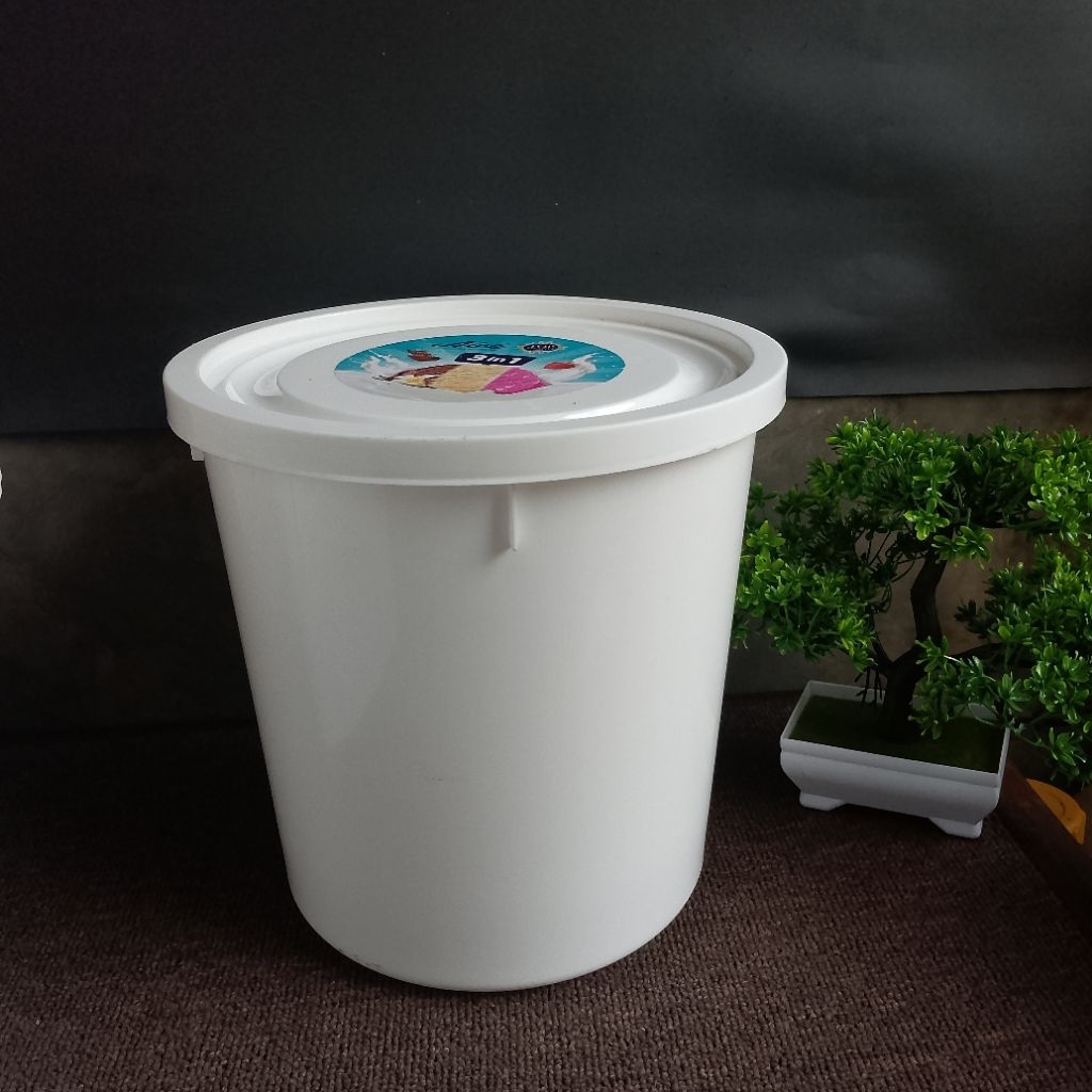 Box/ember es cream 8 liter bulat plus tutup