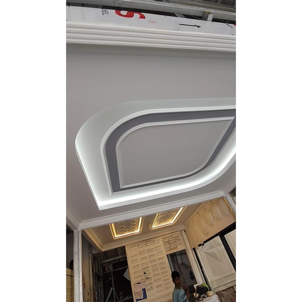 Plafon Gypsum minimalis bentul drop ceiling dengan variasi lampu LED hidden