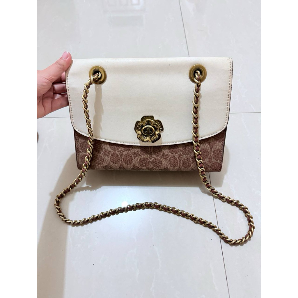 Tas Wanita Selempang Cream Monogram Coach Chain Gold Kunci Bunga Elegant Preloved