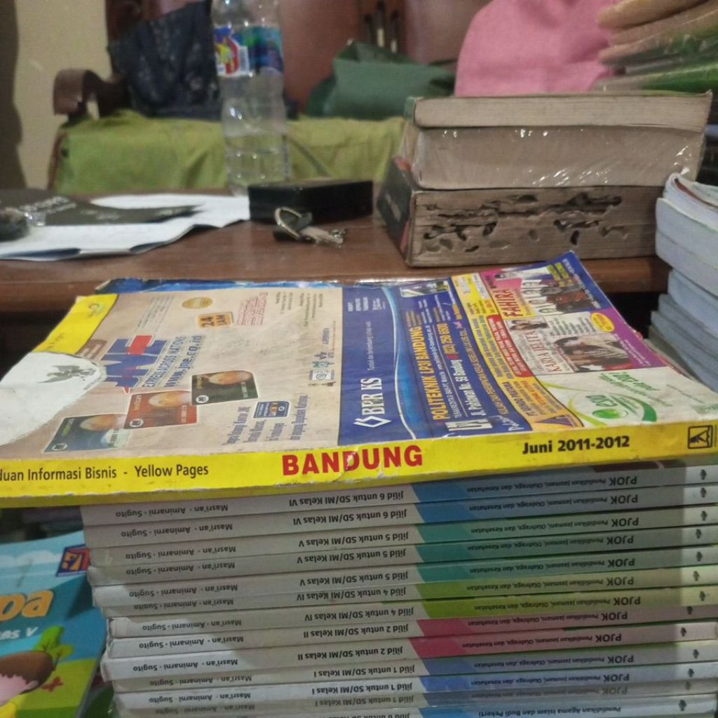 BUKU ORIGINAL - PETUNJUK TELEPON YELLOW PAGES BANDUNG JUNI 2011-2012
