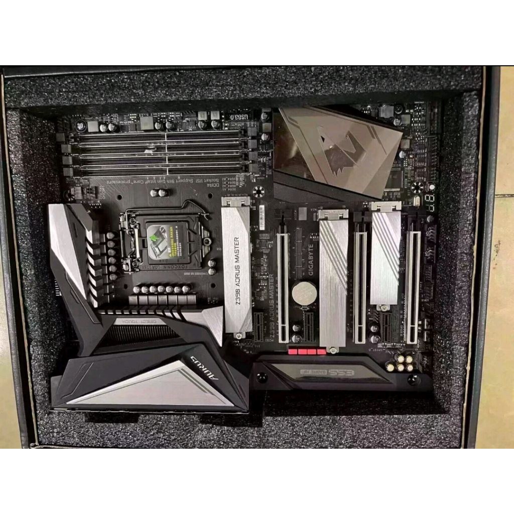 Mobo Aorus z390 Master ( Bonus i3 gen 8 )