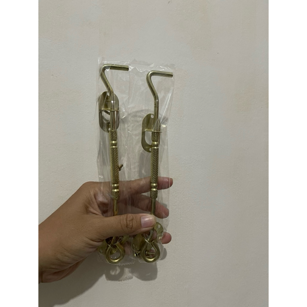 hak angin jendela tunjang jendela