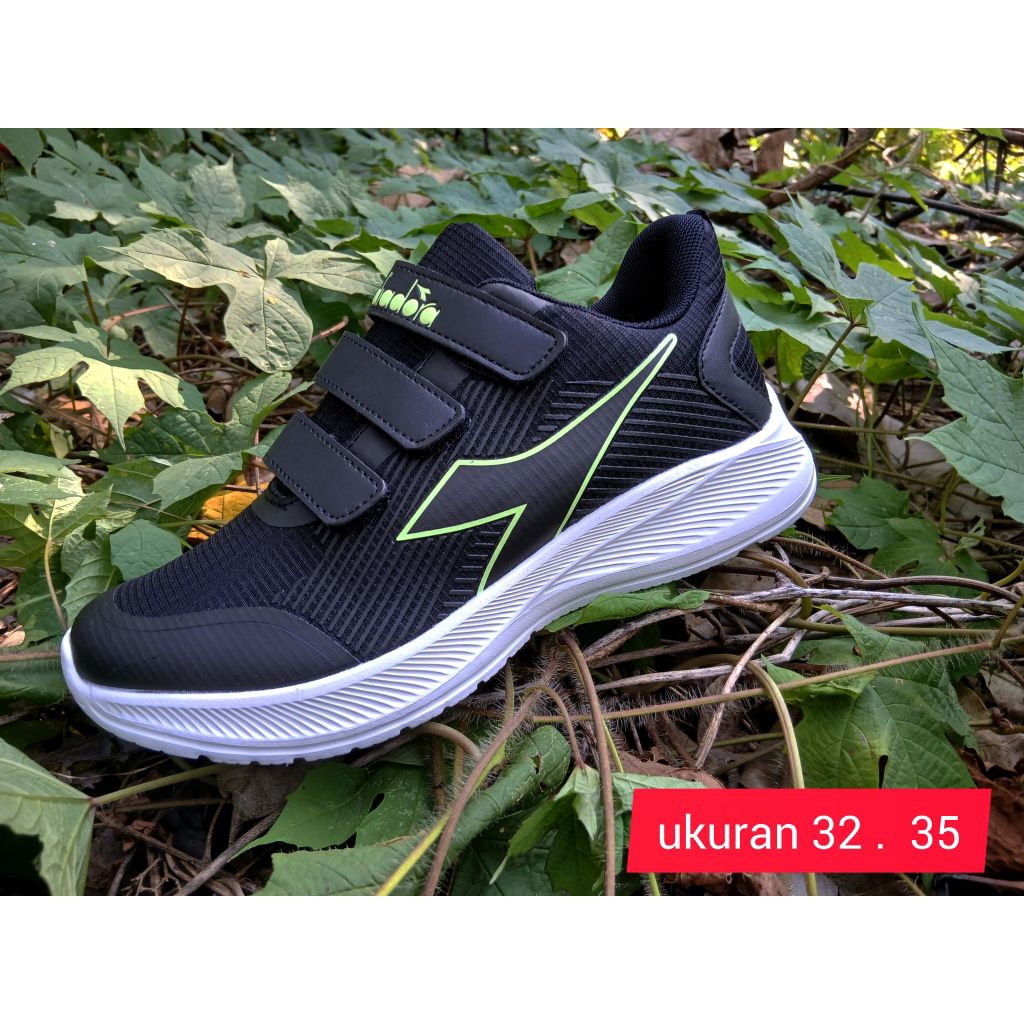 sepatu sekolah runing sport diadora original hitam polos
