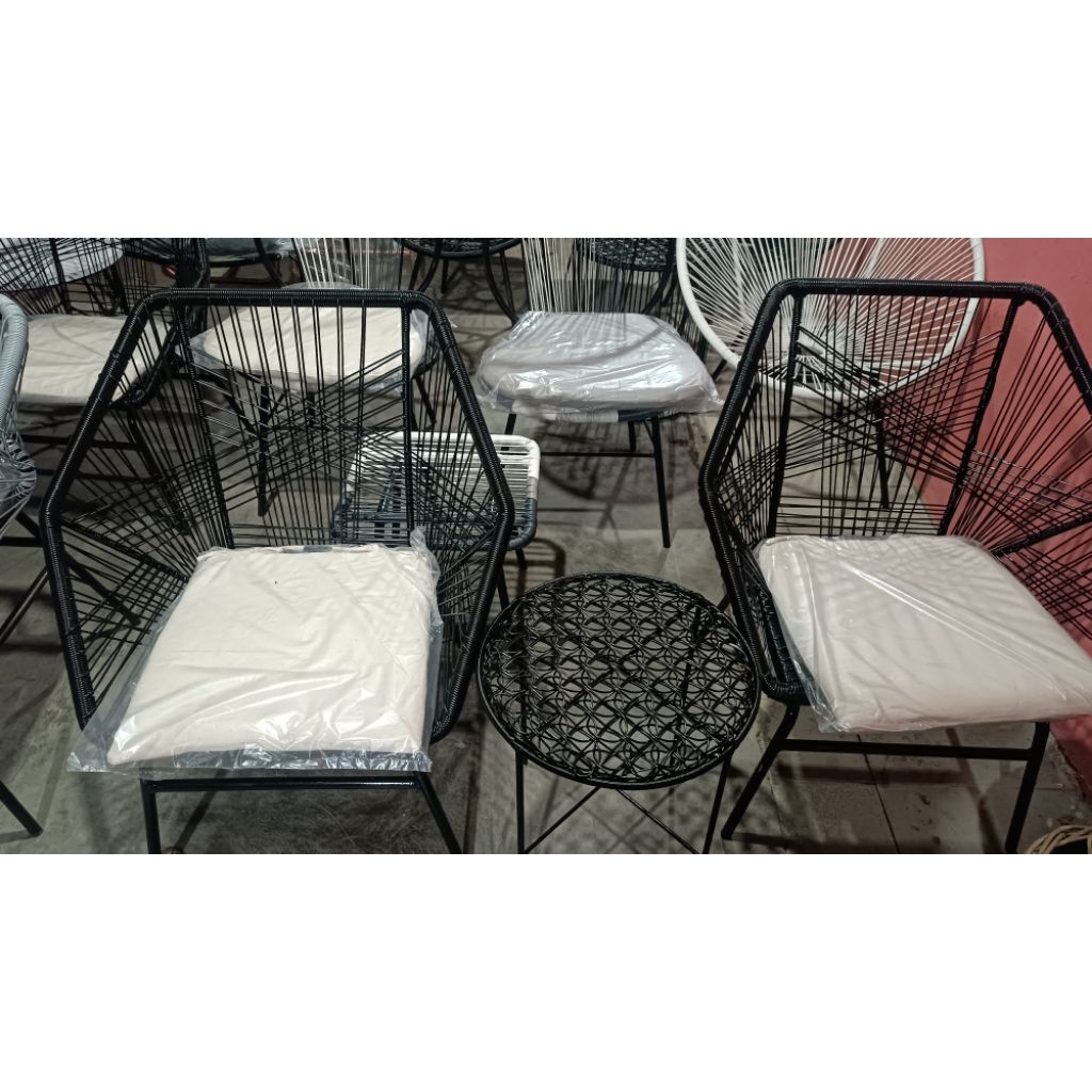 Set Kursi Santai Anyaman Minimalis 2 Kursi + 1 Meja – Desain Modern Unik