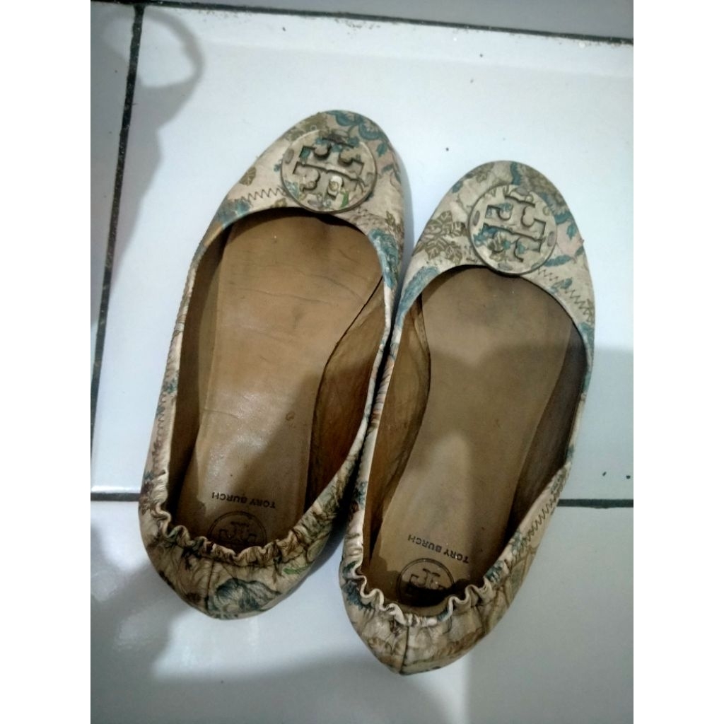Sepatu tory burch