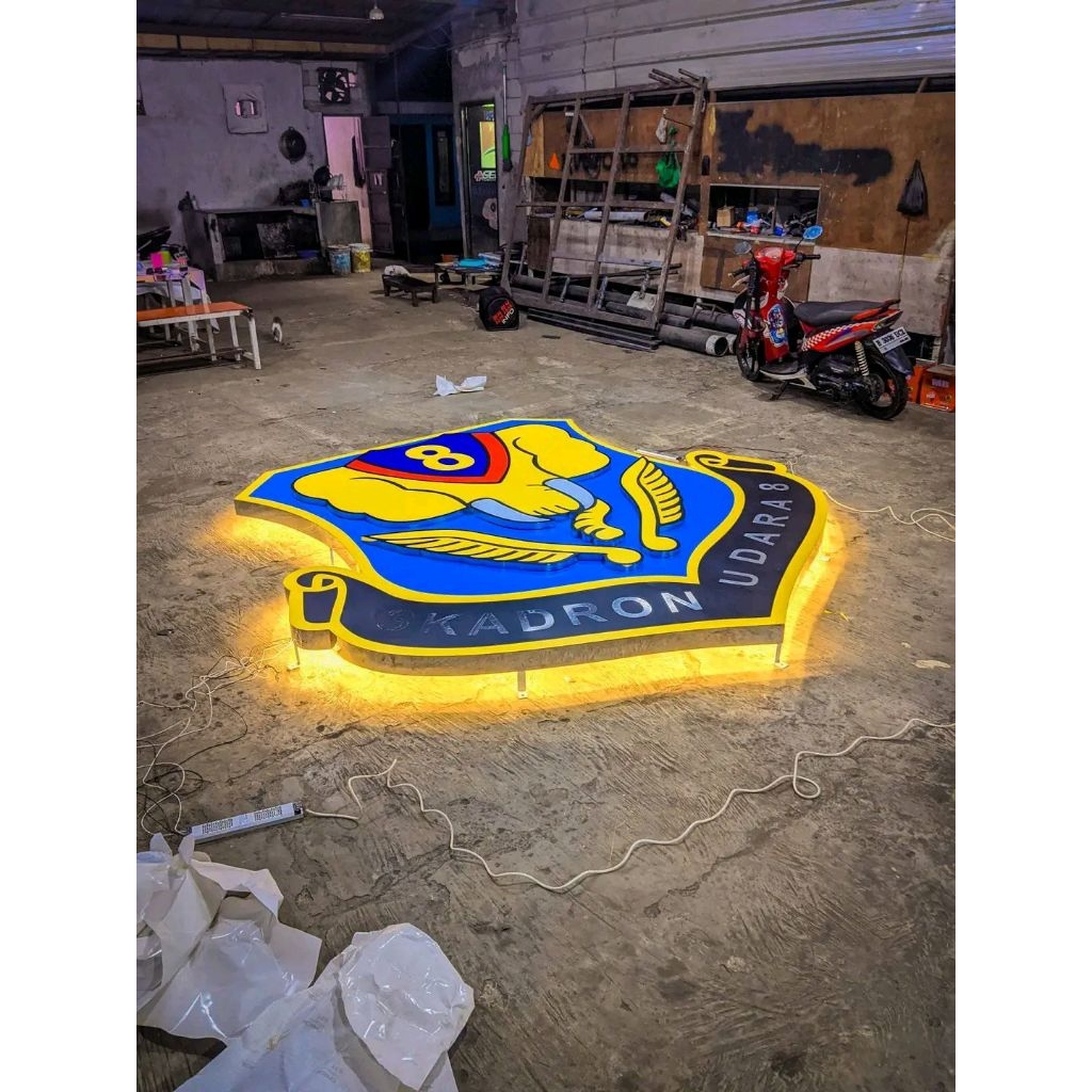 Logo Custom Papan Nama Stainless Fin Sticker Cutting Nyala belakang