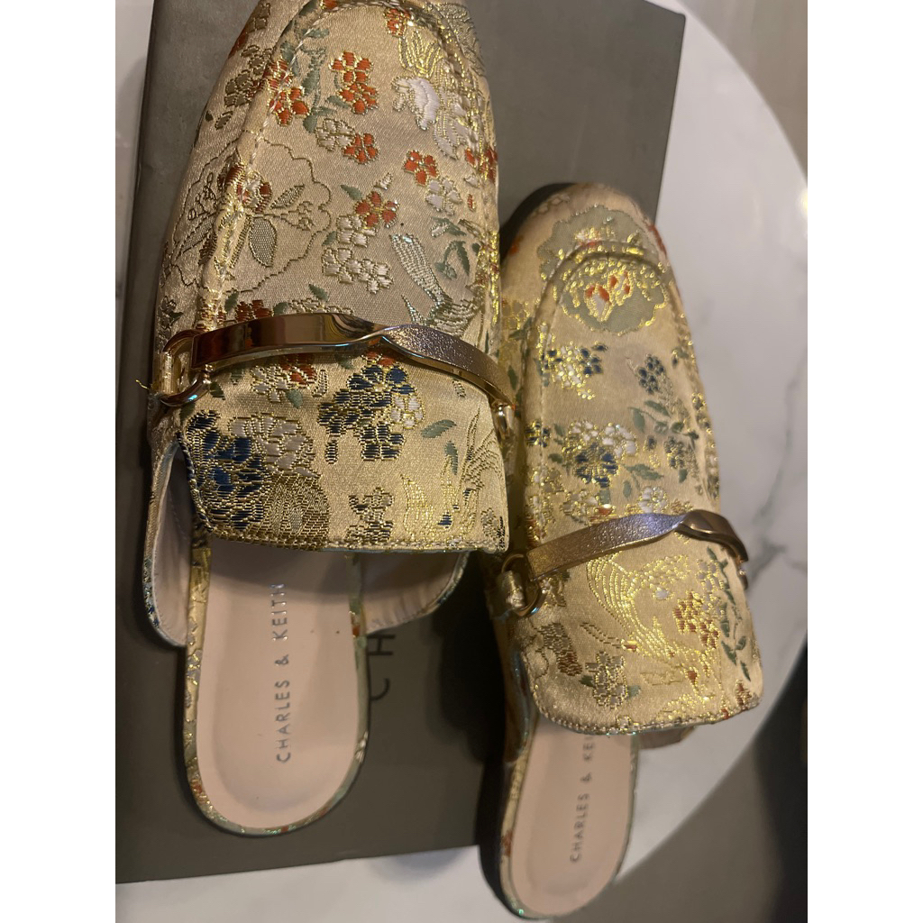 Sandal selop wanita Charles & keith