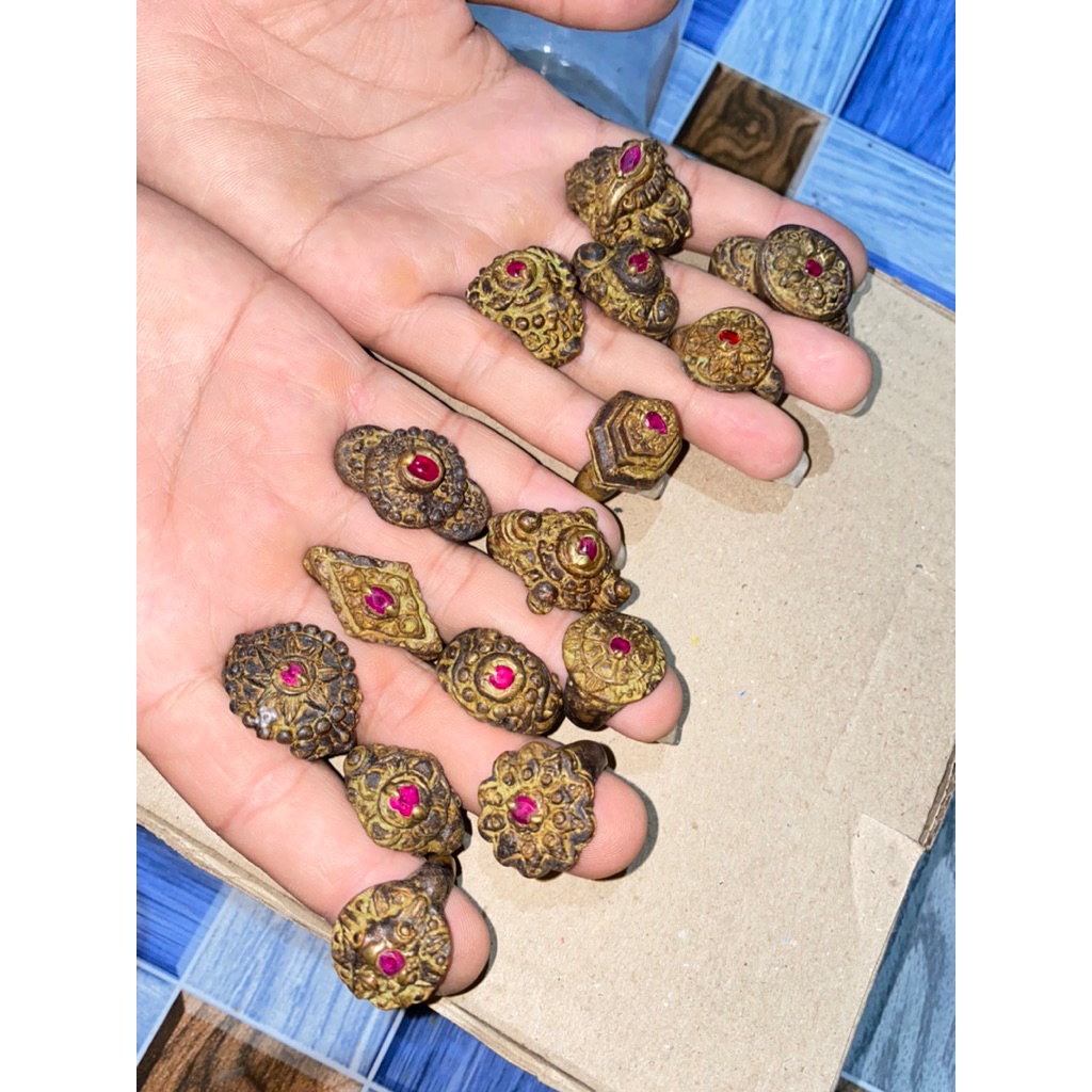 Cincin kuno temuan era MAJAPAHIT perunggu batu merah