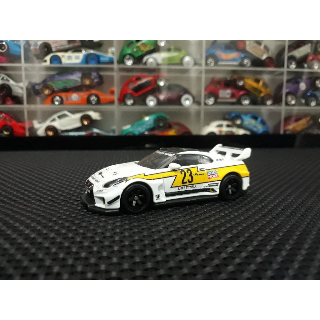 Hot Wheels Nissan GTR LBWK Team Transport