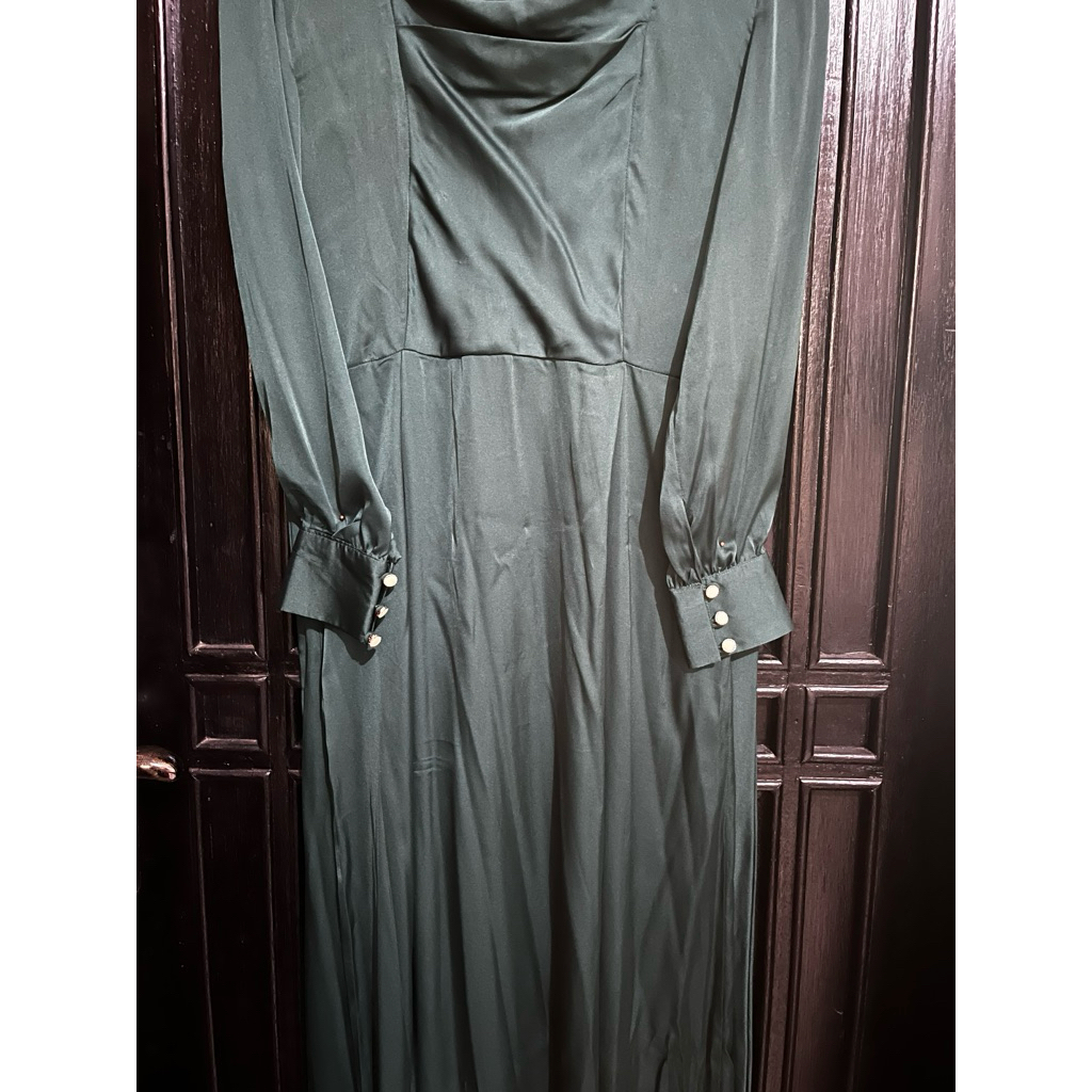 Preloved Mezzaluna Maxi Dress Silky Cantik Hijau Jade Size XS