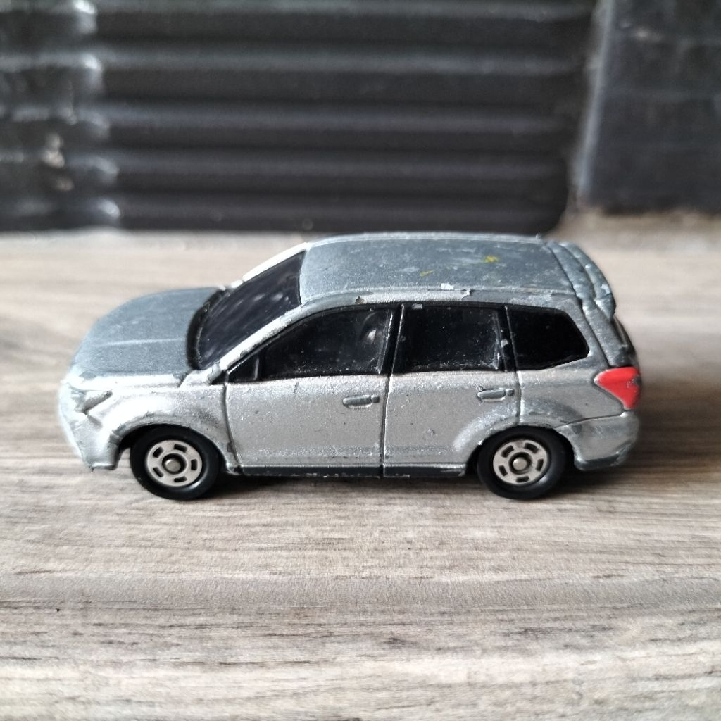 Diecast Tomica 112 Subaru Forester