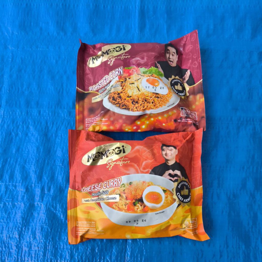 

Momogi Signature Mie Instan Roasted Corn 115g Cheese Curry 110g