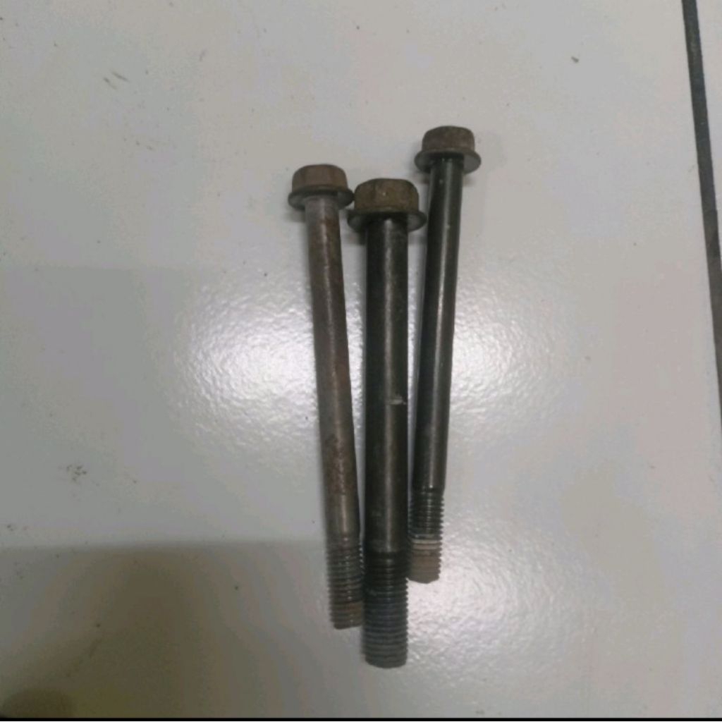 baut baud dudukan mesin atas Kawasaki zx130 zx 130 ori bekas