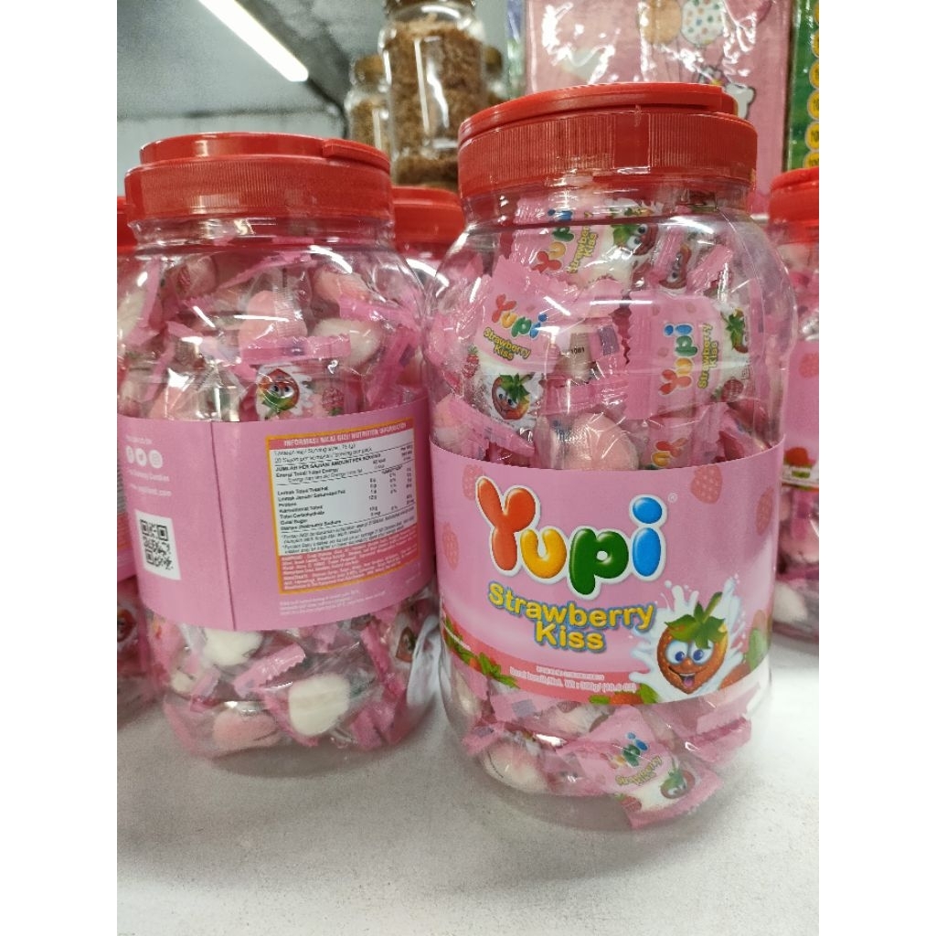 

yupi strawberry 300gram