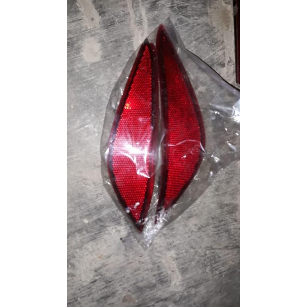 reflektor mata kucing bemper belakang rush Terios 2020