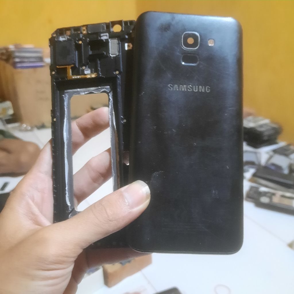 BACKDOR CASSING FRAME TATAKAN LCD SAMSUNG GALAXY J6 2018 SM-J600G COPOTAN