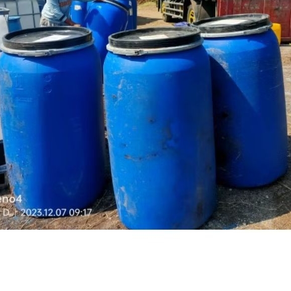 drum plastik 250liter.bahan tebal hdpe komplit tutup dan ring..impor..untuk tandon air.silase pakan 