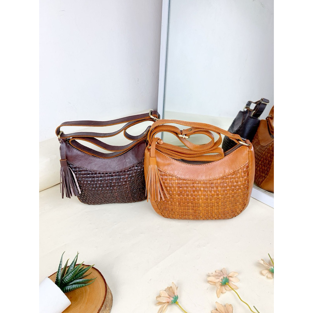 Haskaa Leather - Tas Kulit Anyam Wanita - Sabita Sling bag anyam