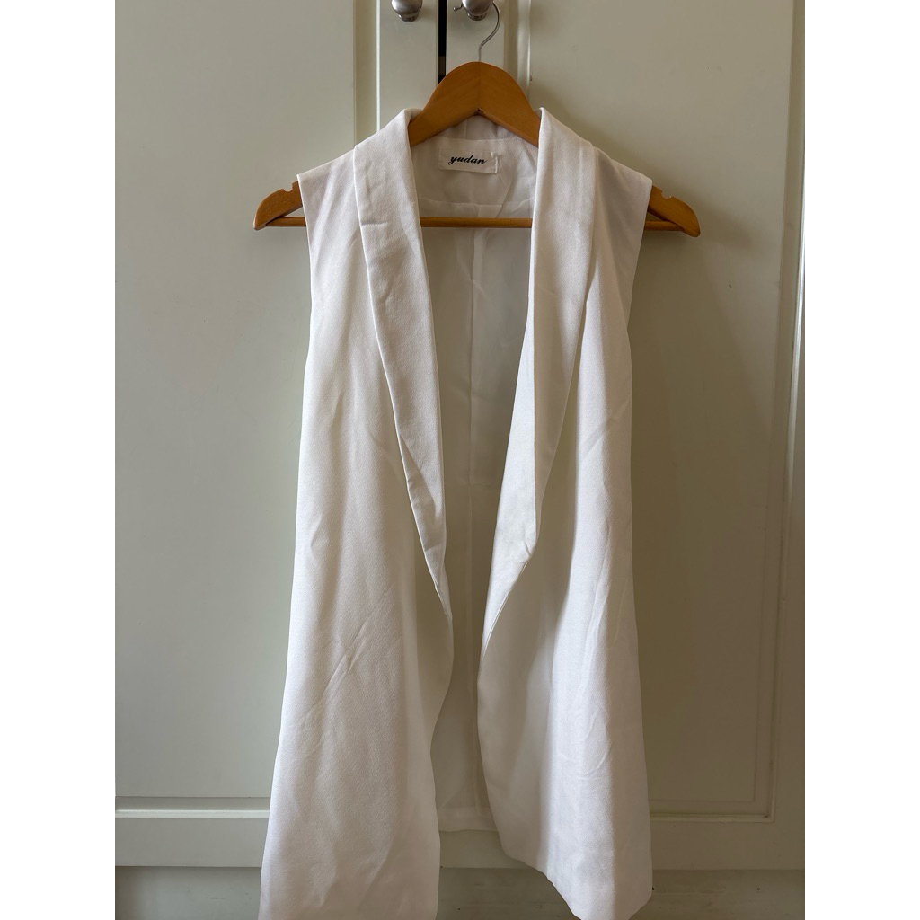 like new preloved outer vest yudan