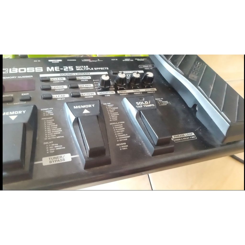 Multy Efek Gitar BOSS ME25