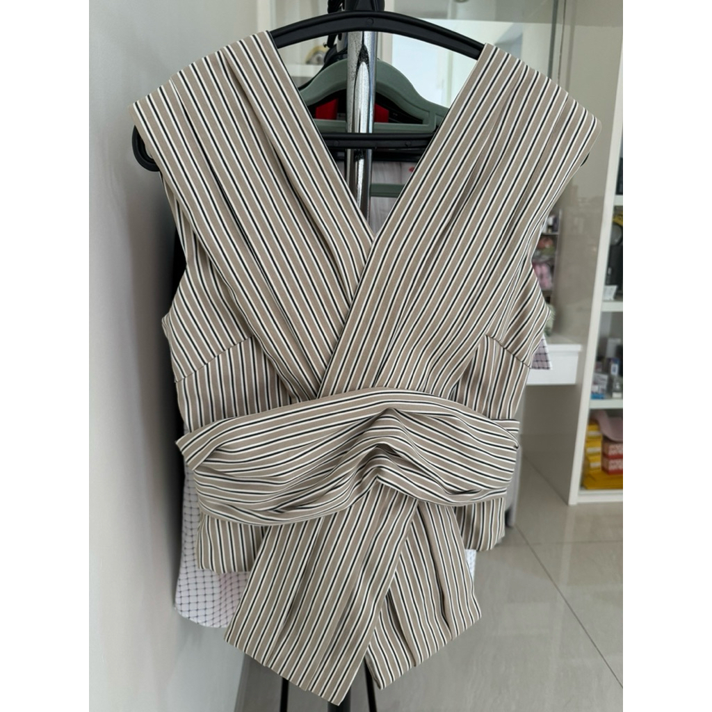 Preloved top bloom et champs size L