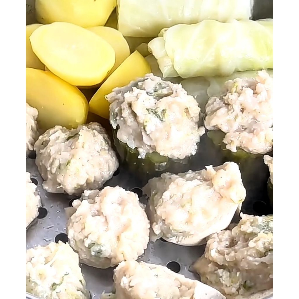 

siomay ikan komplit bonus sambal kacang . jajanan / makanan murah