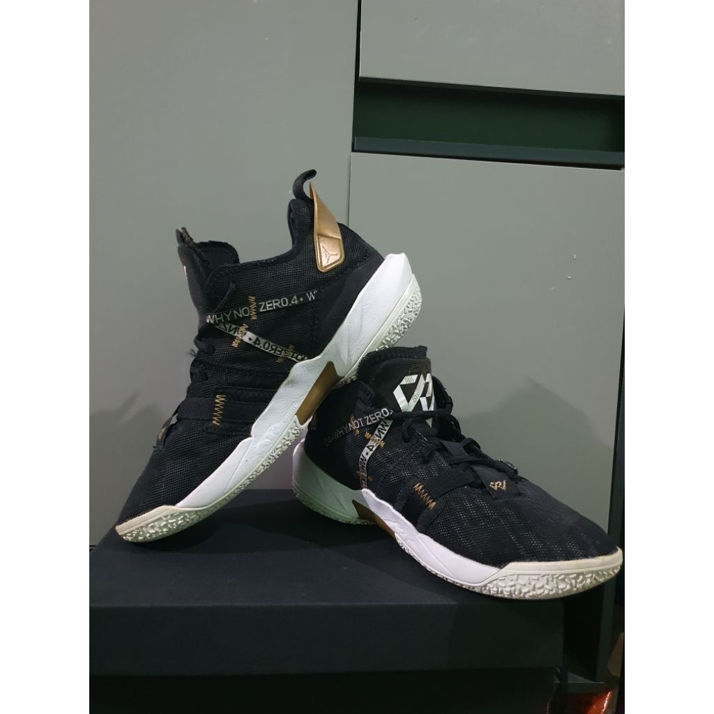 Sepatu Basket Second (Size 43)