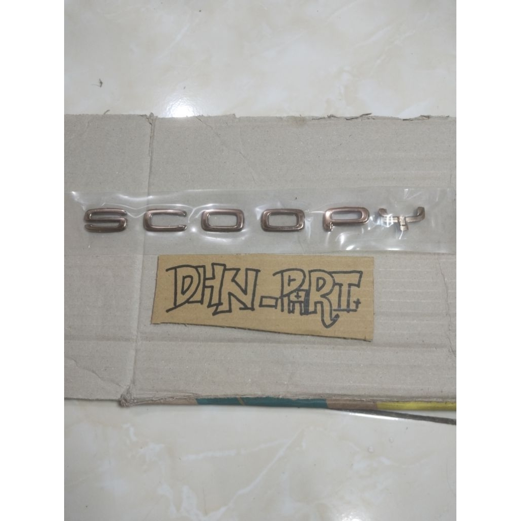 Emblem Stiker Gold SCOOPY Logo Tulisan Scoopy New 2021/2023 Motorcycle