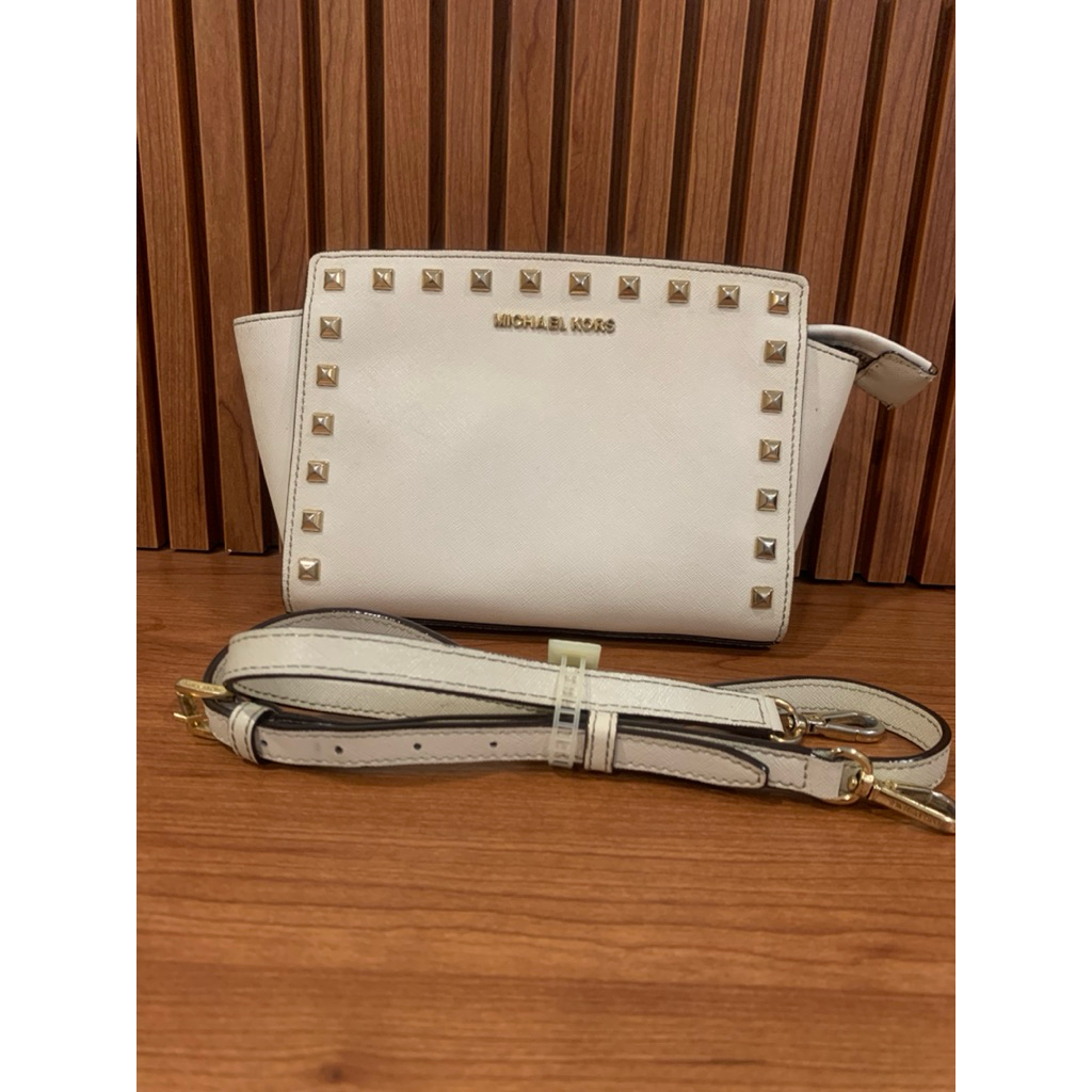 MK.Selma Gold.Stud WhiteSaffiano.Preloved ambyar