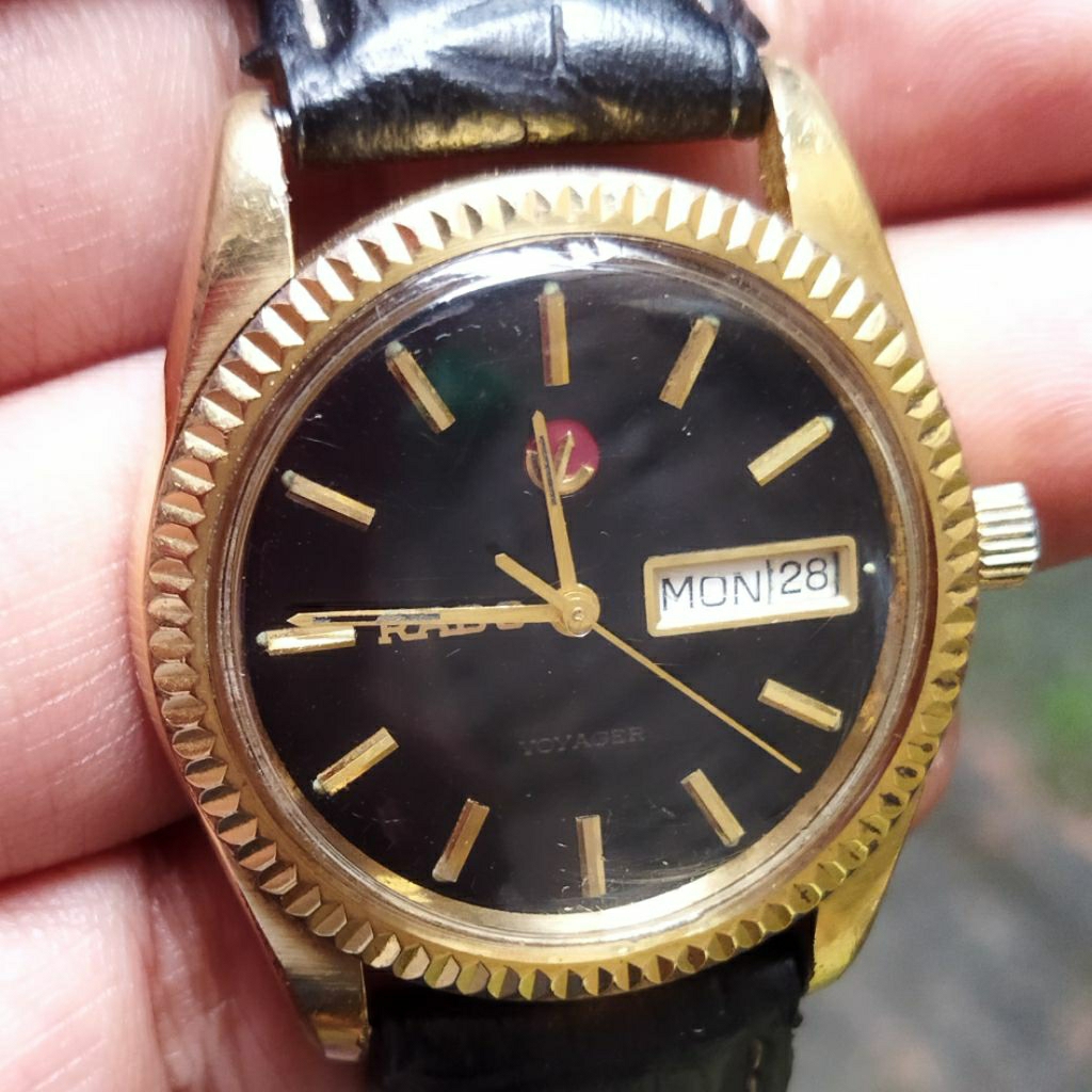 Jam tangan pria Rado Voyager