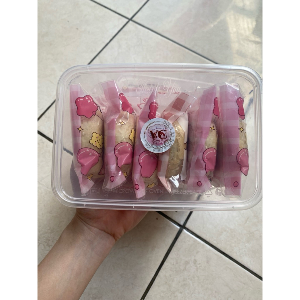 

( 1 toples isi 6 pcs ) Bakpia renyah isian nanas / halal / homemade