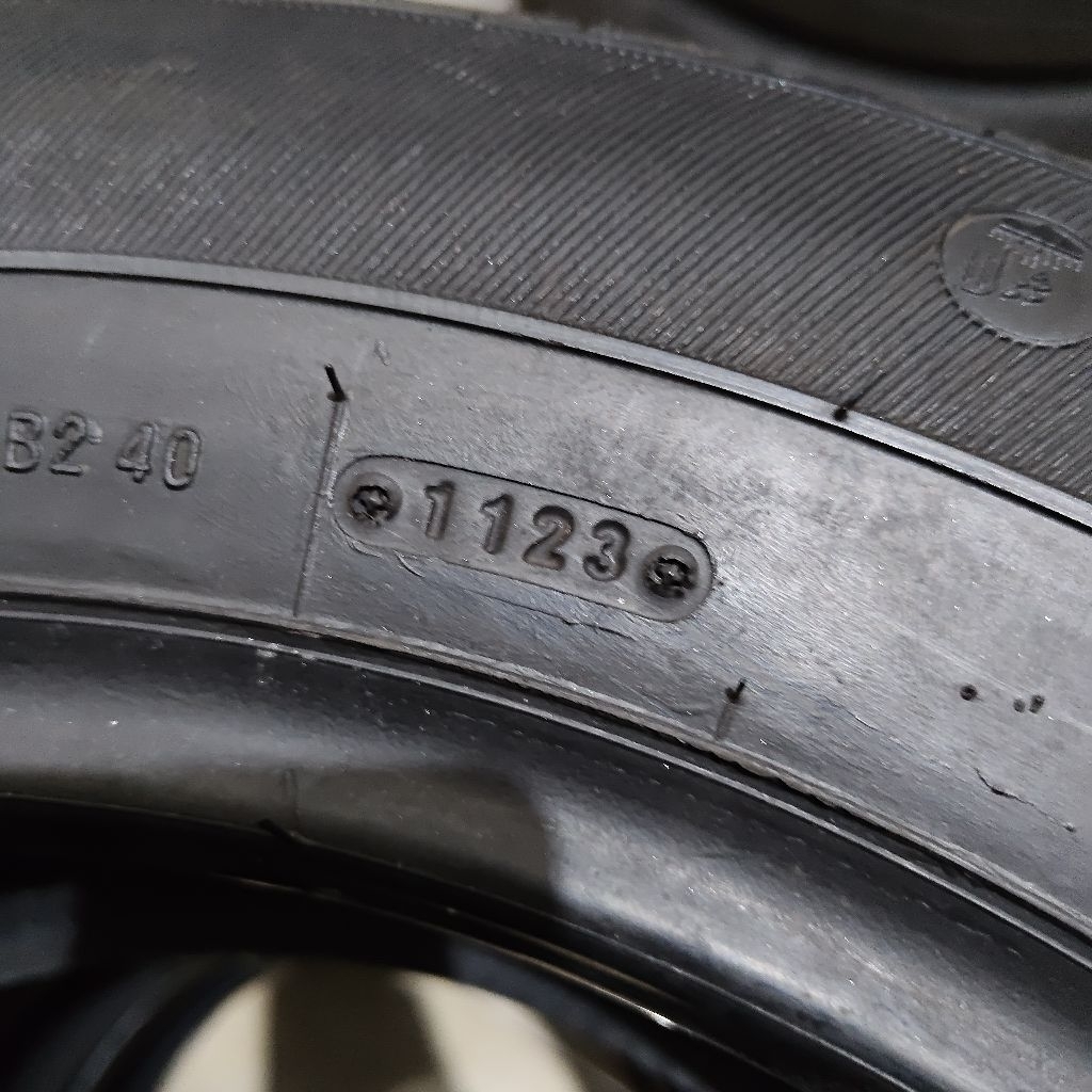 ban mobil second R16 215 65 r16 Acclera ecoplus