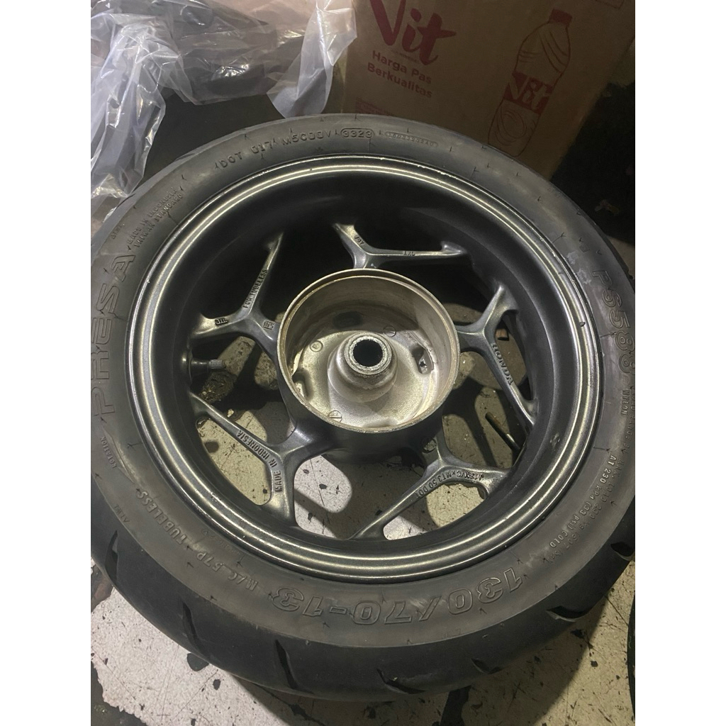 velg belakang pcx 160 original hitam ban halus