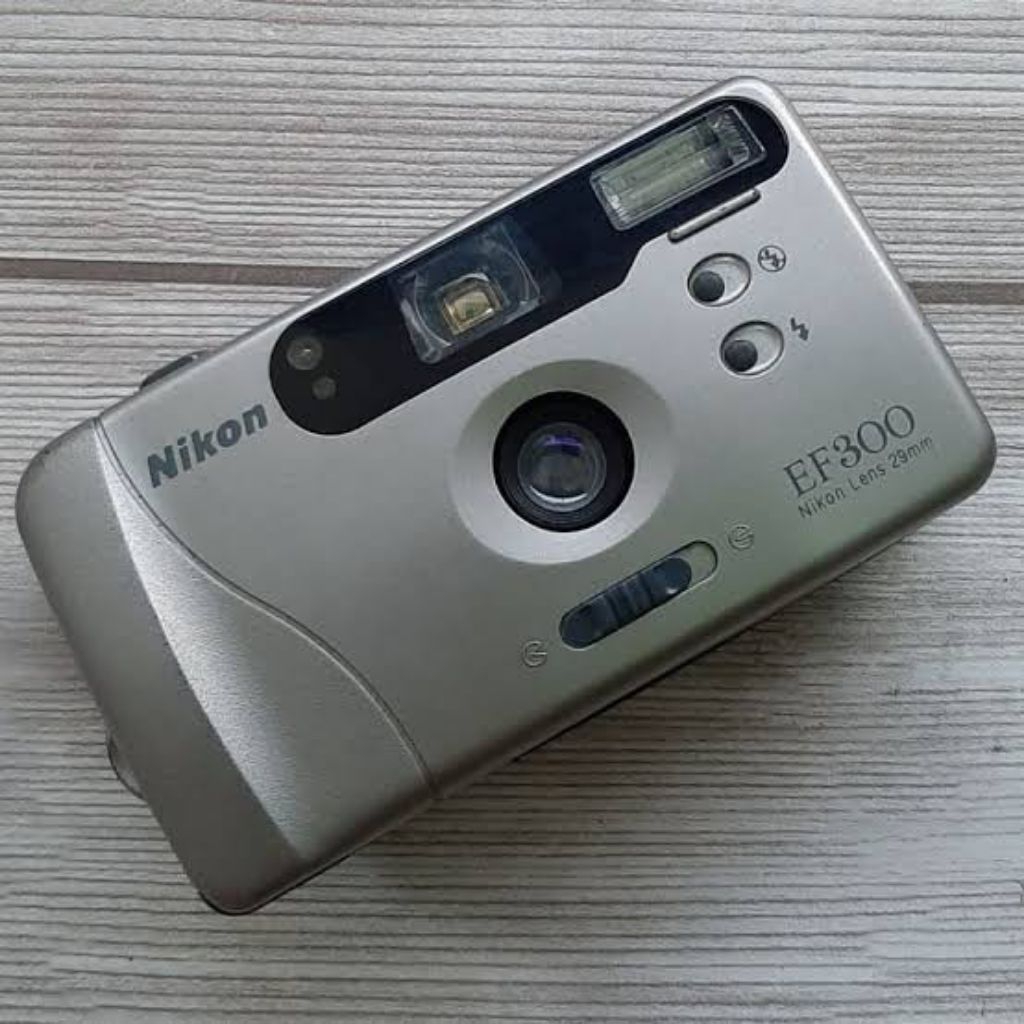Kamera nikon analog EF300