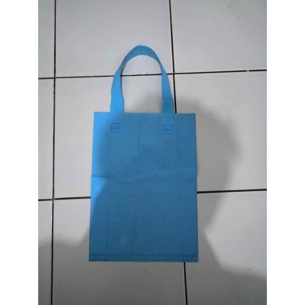 

Tas Spunbond Polos Biru - Ramah Lingkungan dan Praktis