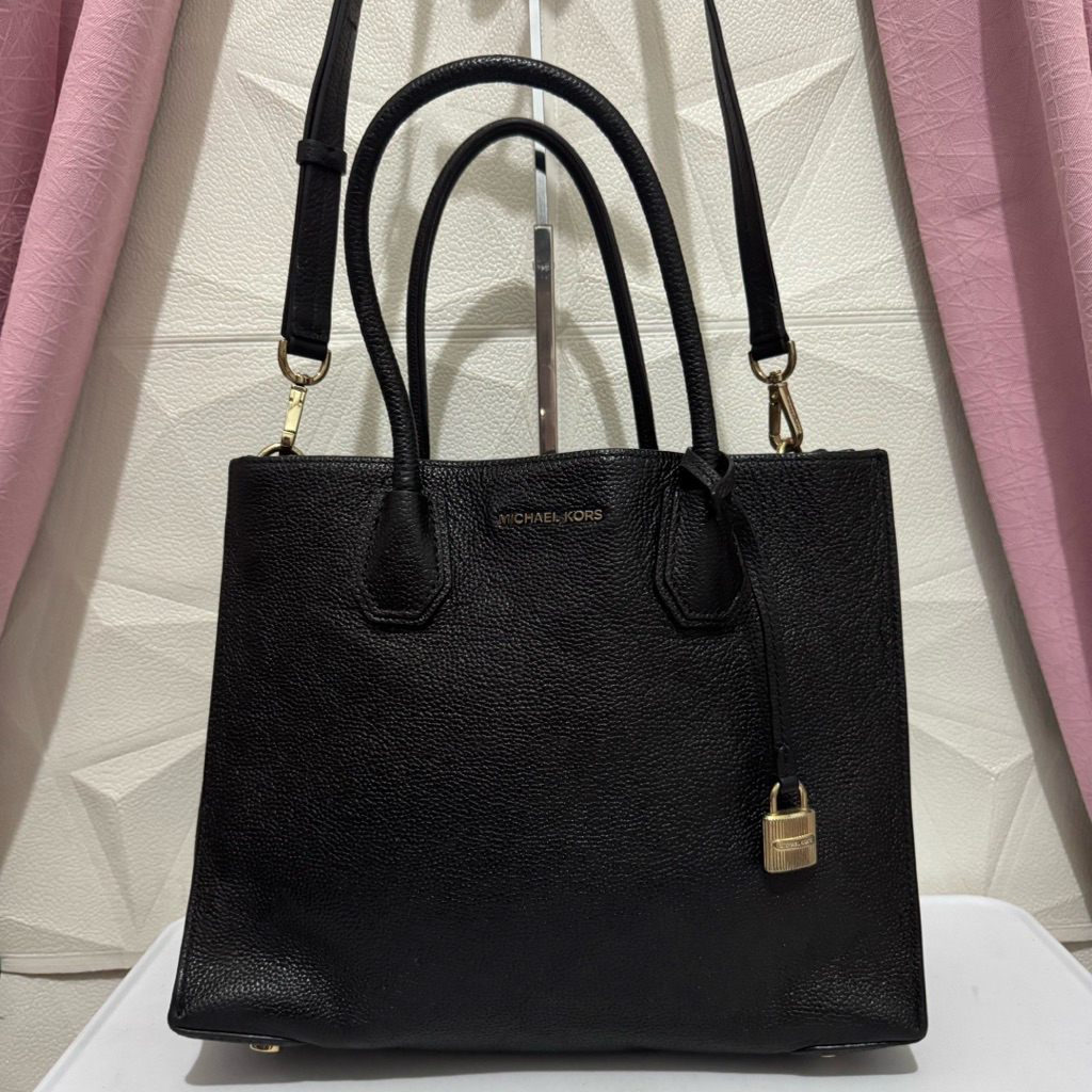 tas sling bag MK. tas selempang kulit asli. tas sling michael korss. tas hitam