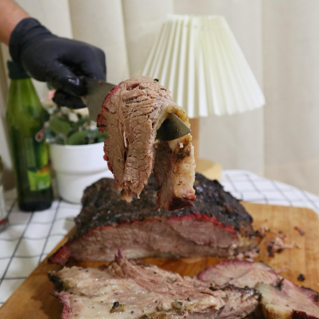 

Smoked Beef Brisket AUS PE (Daging Asap Sapi Brisket) 250 Gram dengan Black Pepper & BBQ Sauce