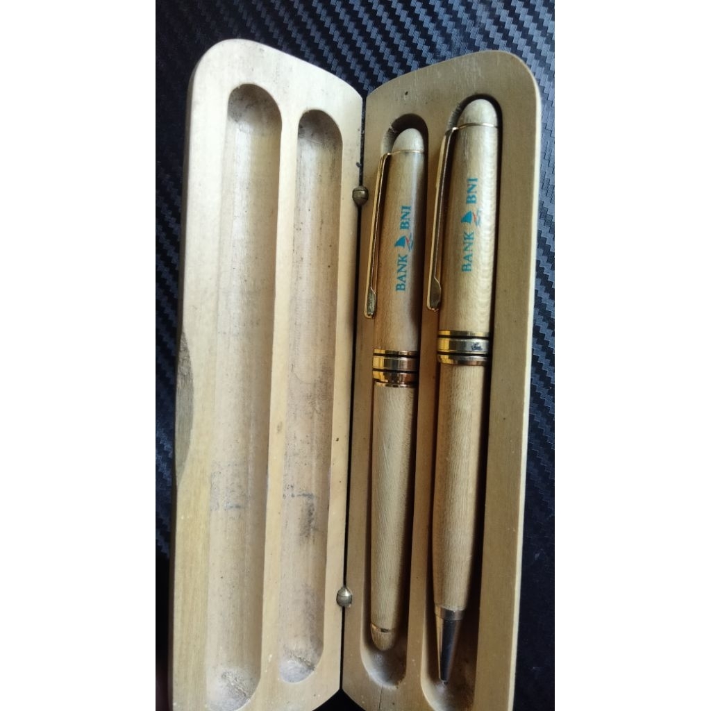 

BALLPOINT BOLPEN PULPEN kayu antik edisi BANK BNI