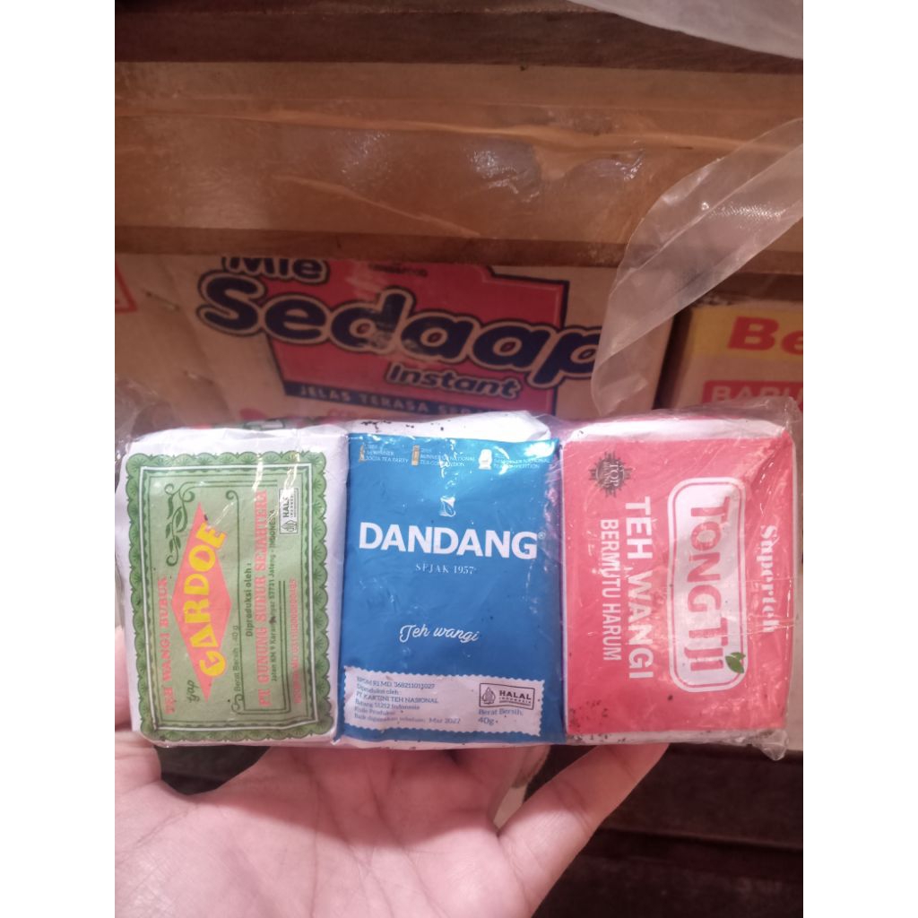 

TEH TUBRUK SOLO WANGI Khas Wedangan ANEKA MERK