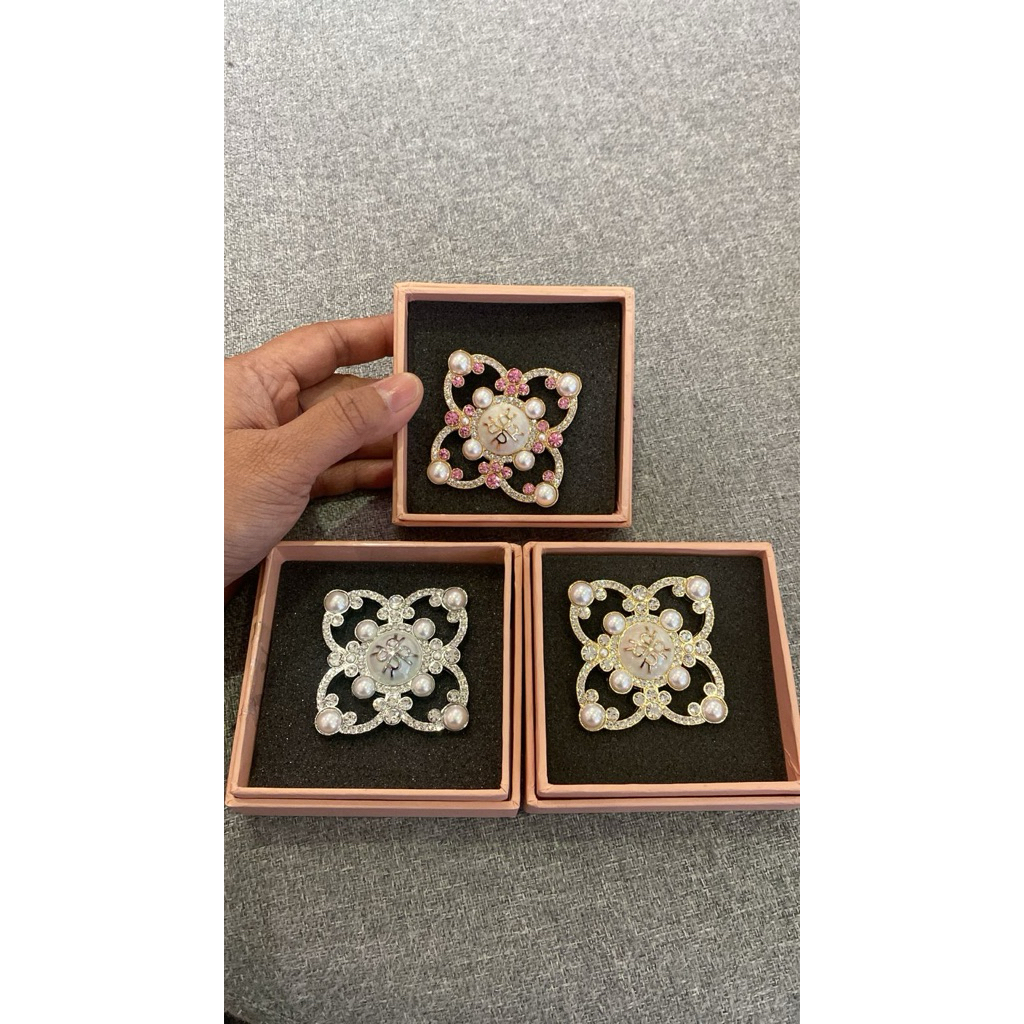 RM BROOCH SPECIAL PRICE ‼️ FALINE BROOCH BY RIAMIRANDA