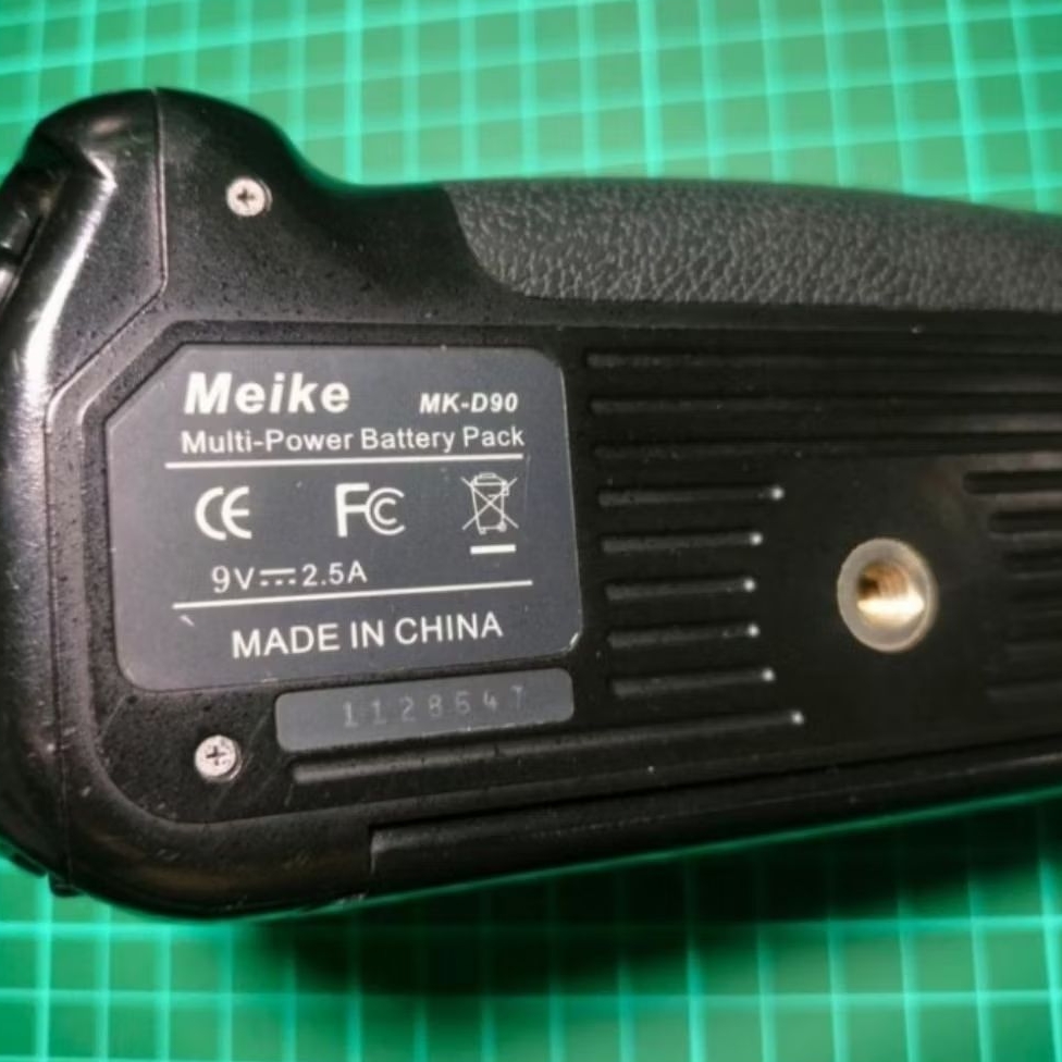 Baterai Grip Nikon D90