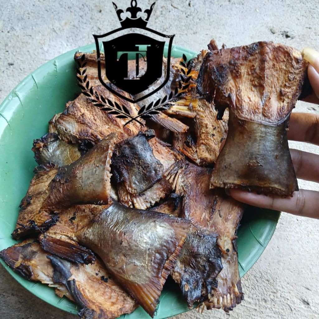 

ikan asap ekor manyung 1kilo isi -+ 19pcs / IKAN PANGGANG EKOR MANYUNG