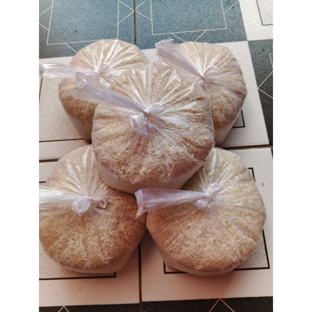 

Beras murah. beras kemasan ekonomis. Beras ecer