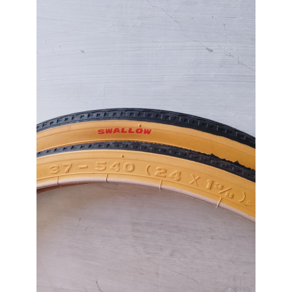 Ban Luar Sepeda 24 x 1 3/8 Swallow 540 24 x 1 3/8 Hitam Kuning