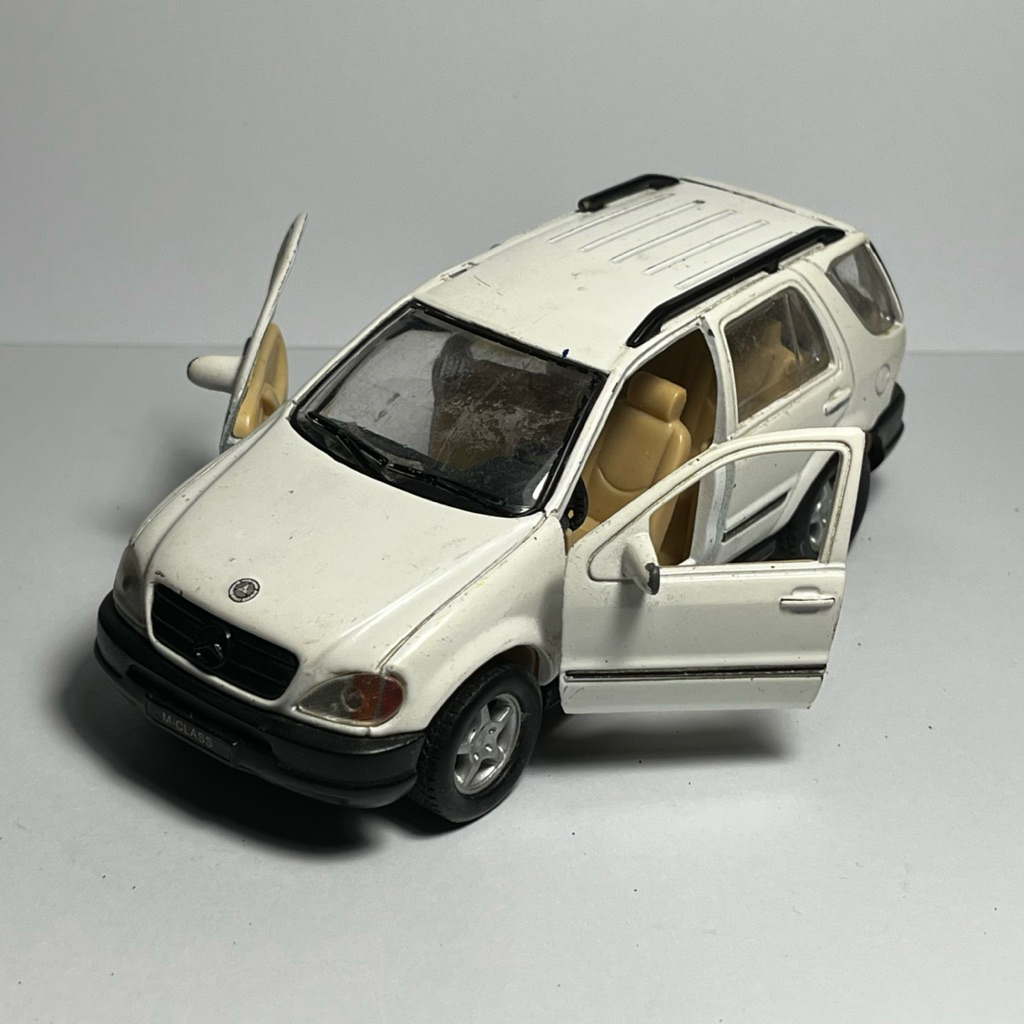 Mercedes ML320 putih diecast suv mainan mobil bekas