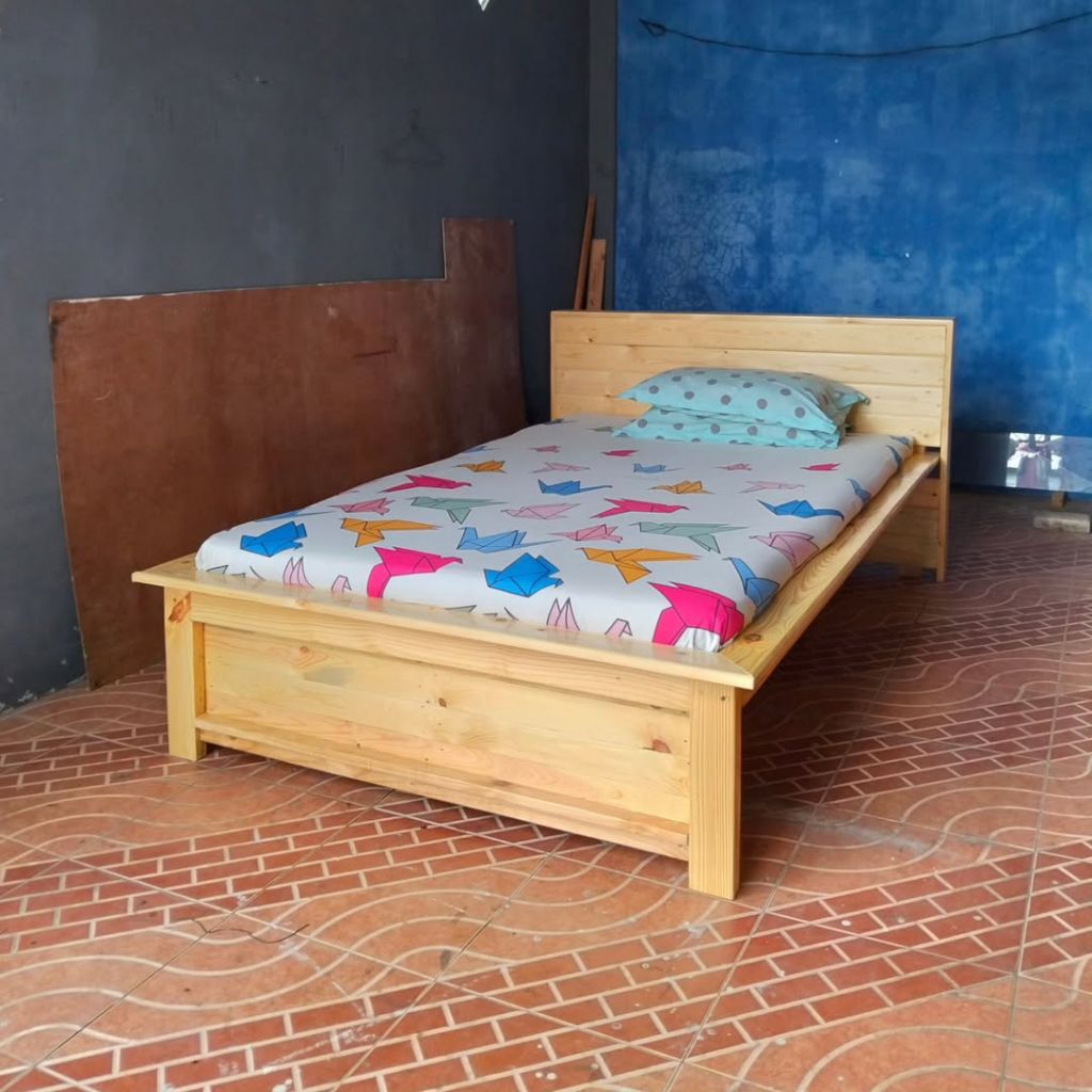 Tempat tidur/ranjang/dipan kayu jati belanda 200x120x40 cm