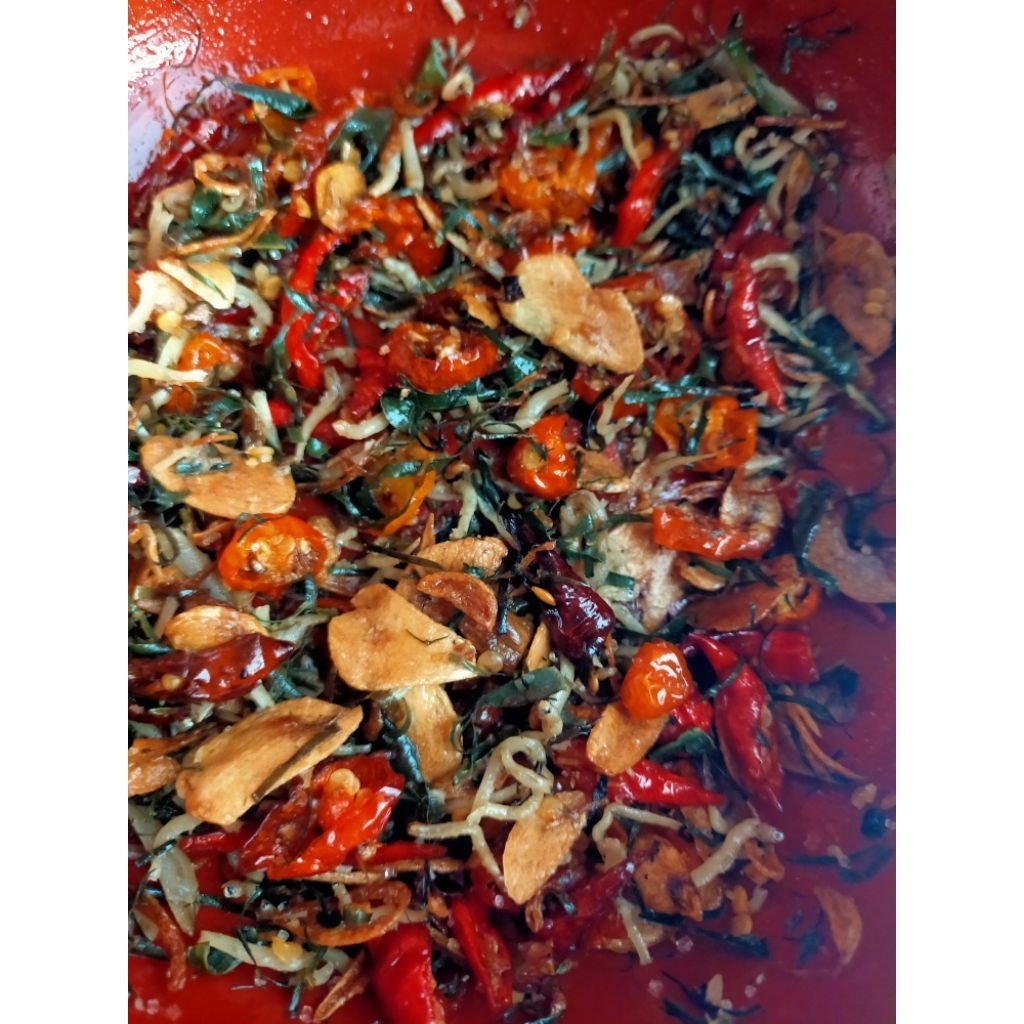 

Sambal Crispy Bawang pedas gurih . Tahan Lama . Tanpa pengawet