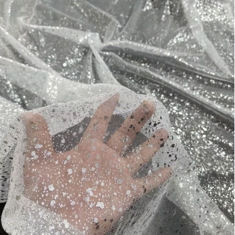 kain tile gaun putih