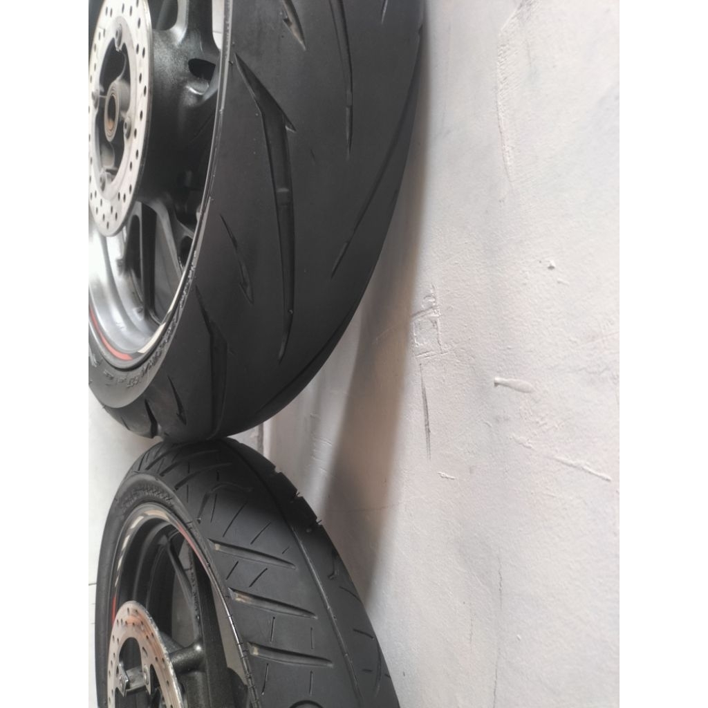 BAN CBR 150R FACELIT LED DEPAN DAN BELAKANG TUBLES